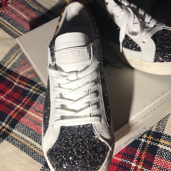 Sara Glitter Black/Sliver Sneaker - Picture 3 of 4